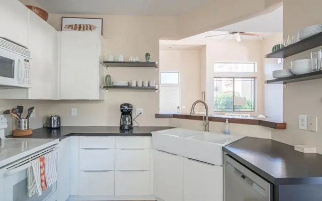 Stylish Cave Creek 3 Bdrm Vacation Home!