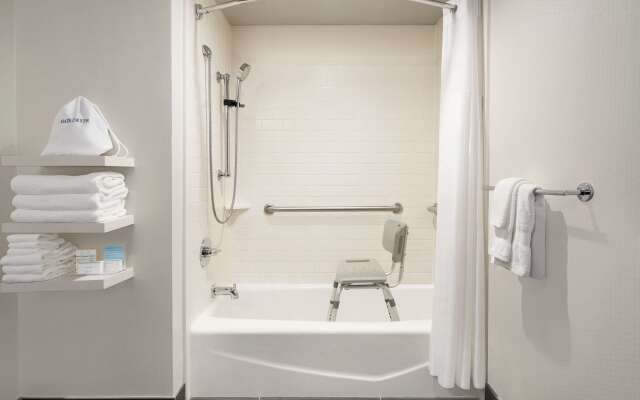 Hampton Inn New Orleans-St. Charles Ave./Garden District