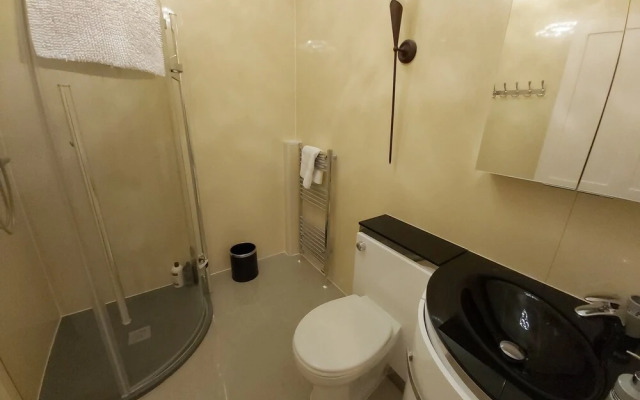 Bright, Modern and Stylish 2 Bedroom Apartment