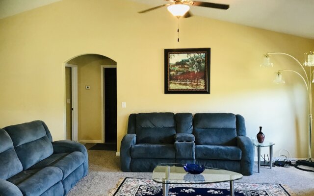 Spacious 3 BR Ranch House W Patio Yard in a Quiet Suburb