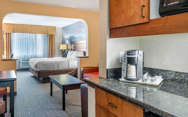 Clarion Pointe Medford