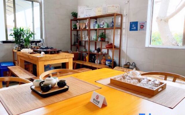 YiJiang ChunShe Guesthouse
