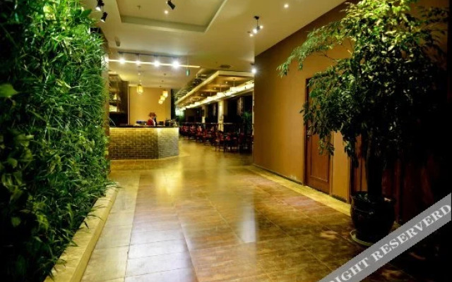 Suining Fanglin Jincheng Hotel