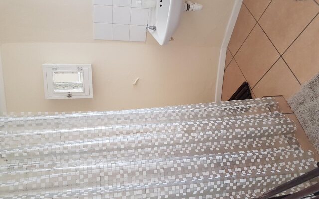 Oasis Shanti Backpackers