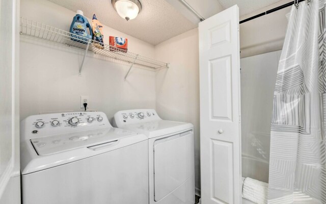 Chic Charlotte Townhome w/ Community Pool