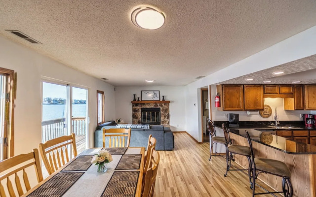 Redbud Retreat Amenity-filled Waterfront Home!