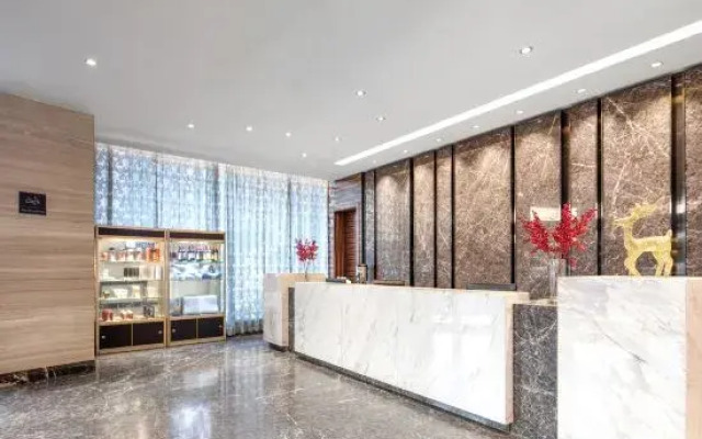 Hilary International Hotel (Zhonghuan City, Exit near Fanhua Avenue Metro Station)