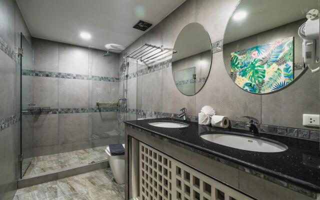 Patong Hill sea view villa 4 bedroom private pool