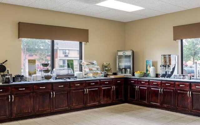 Quality Suites Near West Acres