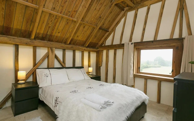 Chilsham Barn