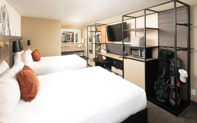 Waypoint Hotel
