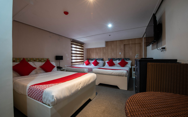 OYO 492 Sunset View Ridge Residences