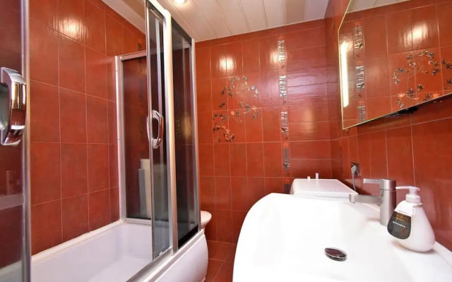 North Ave. apartment by Luxe Group HH777