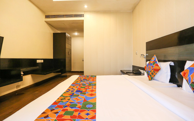 Capital O 605 Hotel Camria