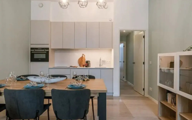 Bright Apartment Near the Beach