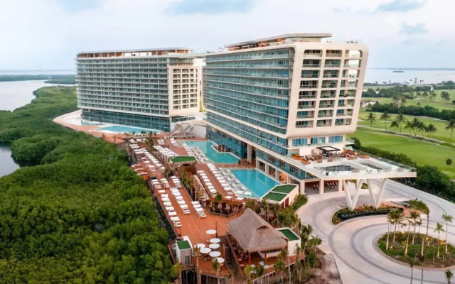 Hyatt Vivid Grand Island Cancun Adults Only All-Inclusive