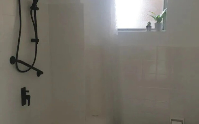 Contemporary Spacious Home 20minutes From Central Sydney