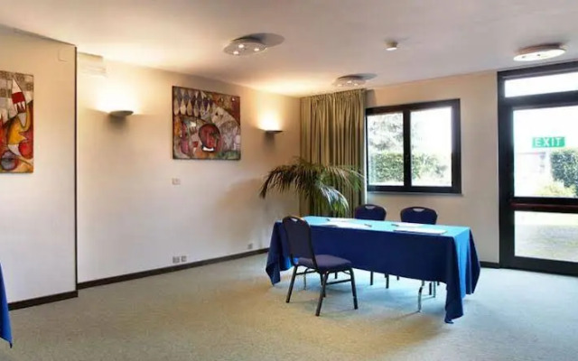 Pacific Hotel Airport