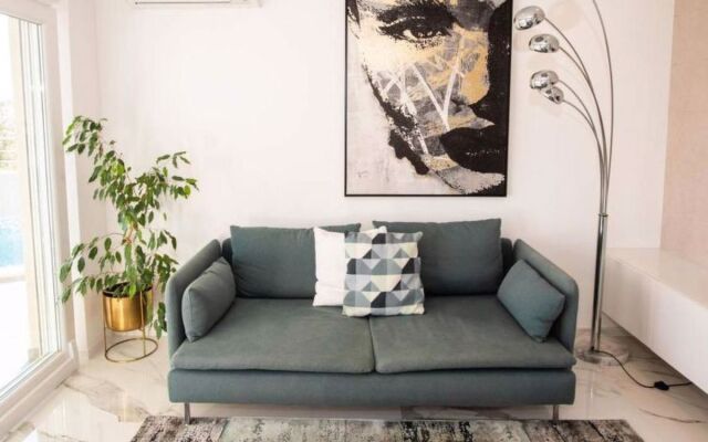 House KARLITA