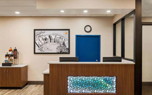 Super 8 Liverpool/ Syracuse Area