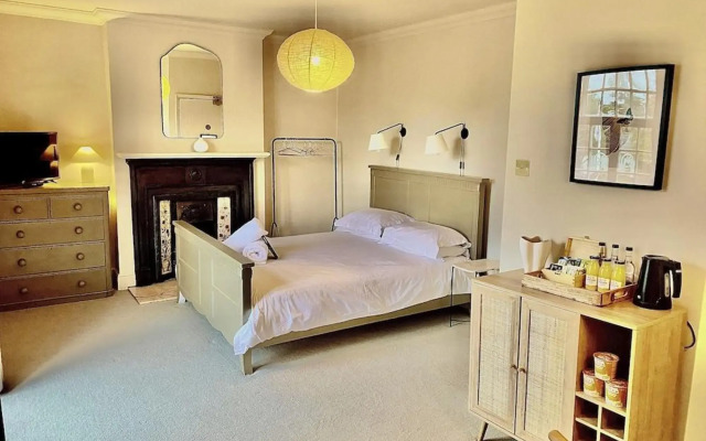 Morleys Bistro | By Huluki Sussex Stays