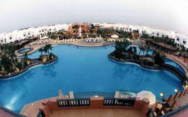 1-bed Apartment BY THE Pool