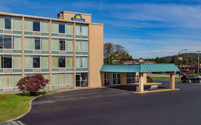 Days Inn by Wyndham Cambridge