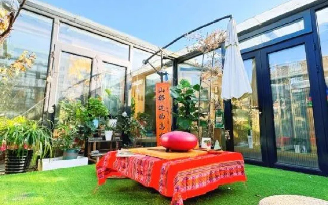 Chun Ge's yard