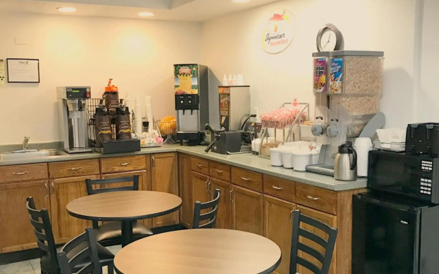 Super 8 By Wyndham Groton