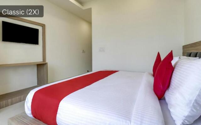 OYO 47017 Hotel Hallmark