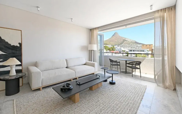 Elegant One Bed Sea Point Mountain Views