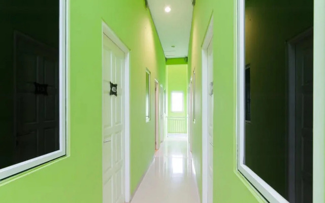 RedDoorz near Stasiun Palmerah