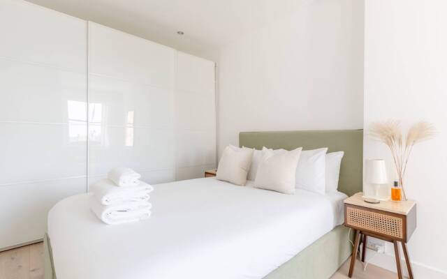Sleek Scandi-inspired 2BD Flat, Fulham