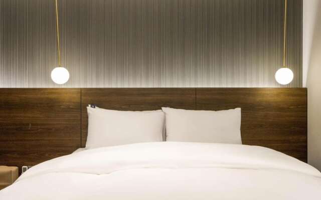 H hotel