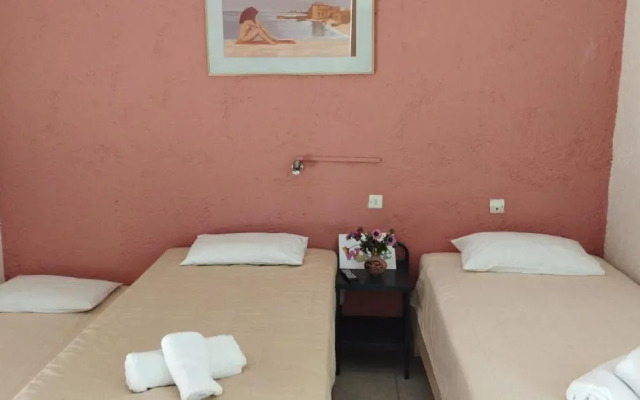 CLEO ROOM WITH YARD IN MALIA 250m FROM THE BEACH