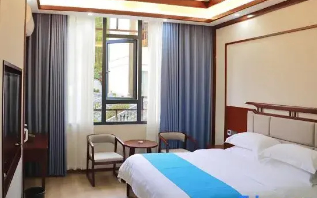 Weixin Zhaxi Hotel