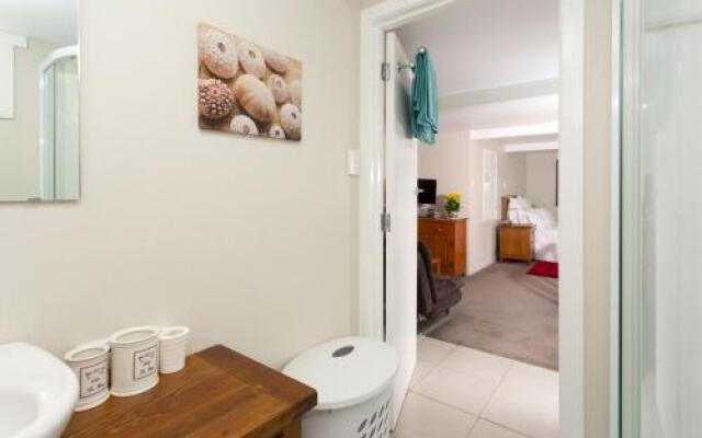 Whitby Studio - Mairangi Bay Beach