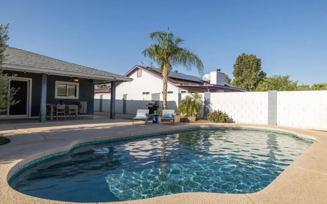 Mesa Garnet 4 Bedroom Home by RedAwning