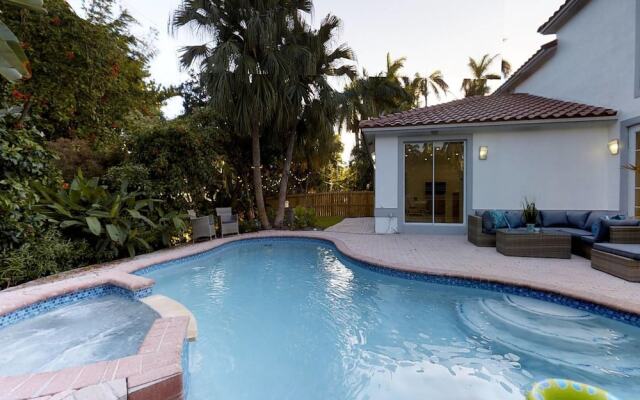 Beautiful Hollywood Beach 4 BR Home W Heated Pool