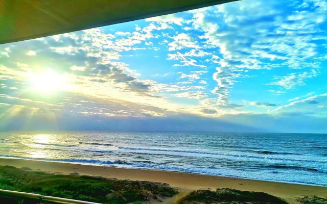 Beachside 3 bed apartment with stunning seaviews