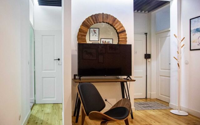 Colourful and Tasteful 2bedroom Apartment in Graça