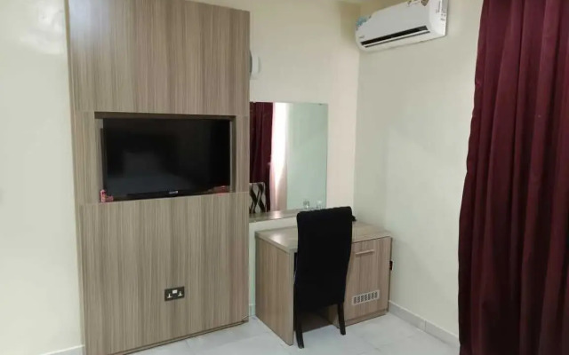 Eleventh House Hotel and Suites