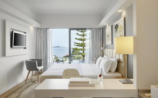 Lichnos Beach Hotel & Bungalows