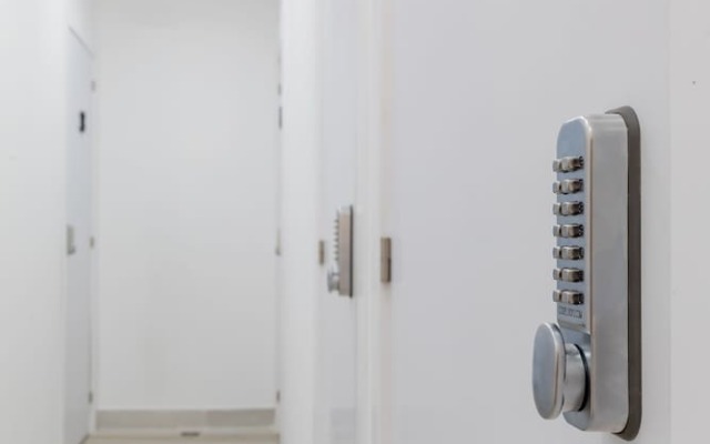 AYZ Silvela - Auto check-in property