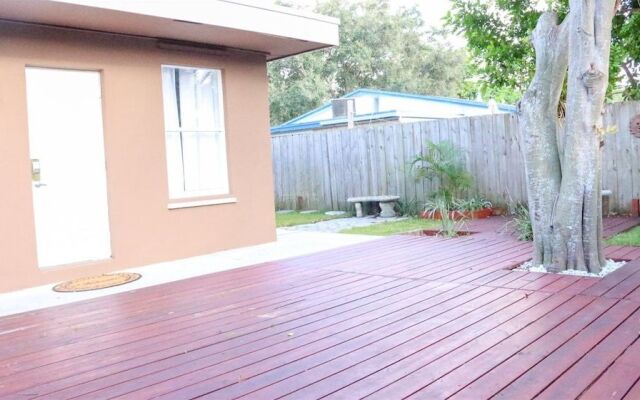 Red Deck Manors