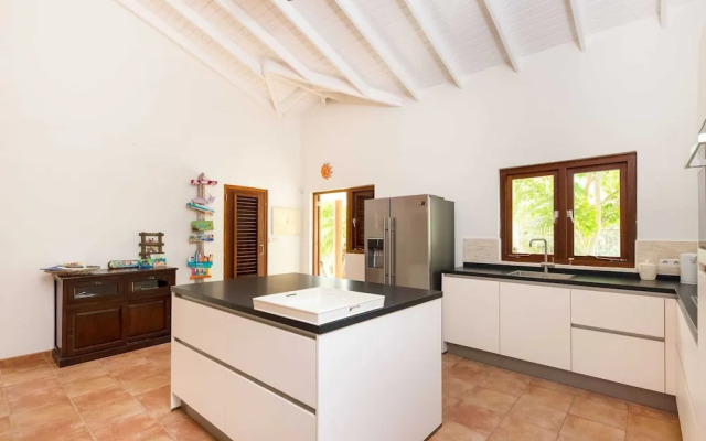 Villa in Jan Thiel With Pool