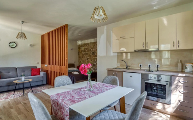 Stonehouse in Olives