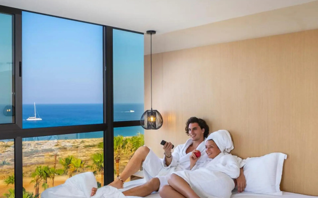 Leonardo Crystal Cove & Spa by the sea - Adults Only