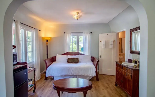 Old Yacht Club Inn Vacation Rentals