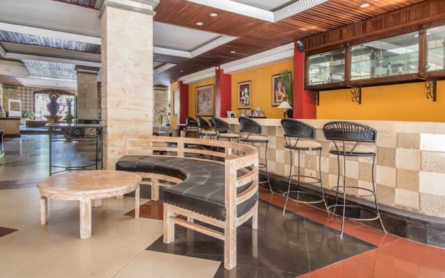 Super OYO Townhouse Oak Maxi Hotel Legian